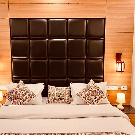 Hotel Classic Crown - #Scenic Mountain View #Open Terrace #Parking #Premium Rooms With Balcony #Guest Preferred #Best Selling Hotel In Mussoorie Ngoại thất bức ảnh