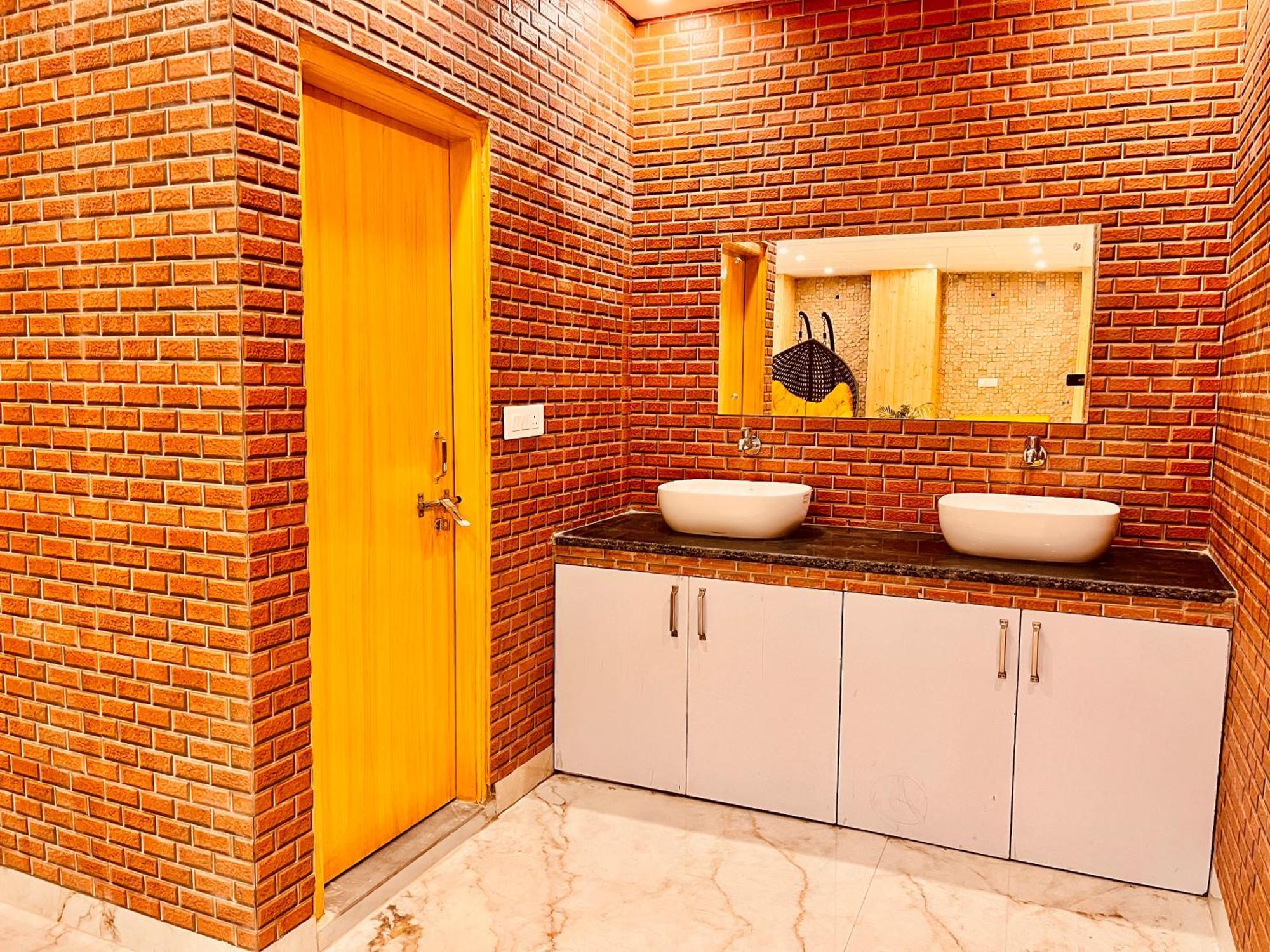 Hotel Classic Crown - #Scenic Mountain View #Open Terrace #Parking #Premium Rooms With Balcony #Guest Preferred #Best Selling Hotel In Mussoorie Ngoại thất bức ảnh