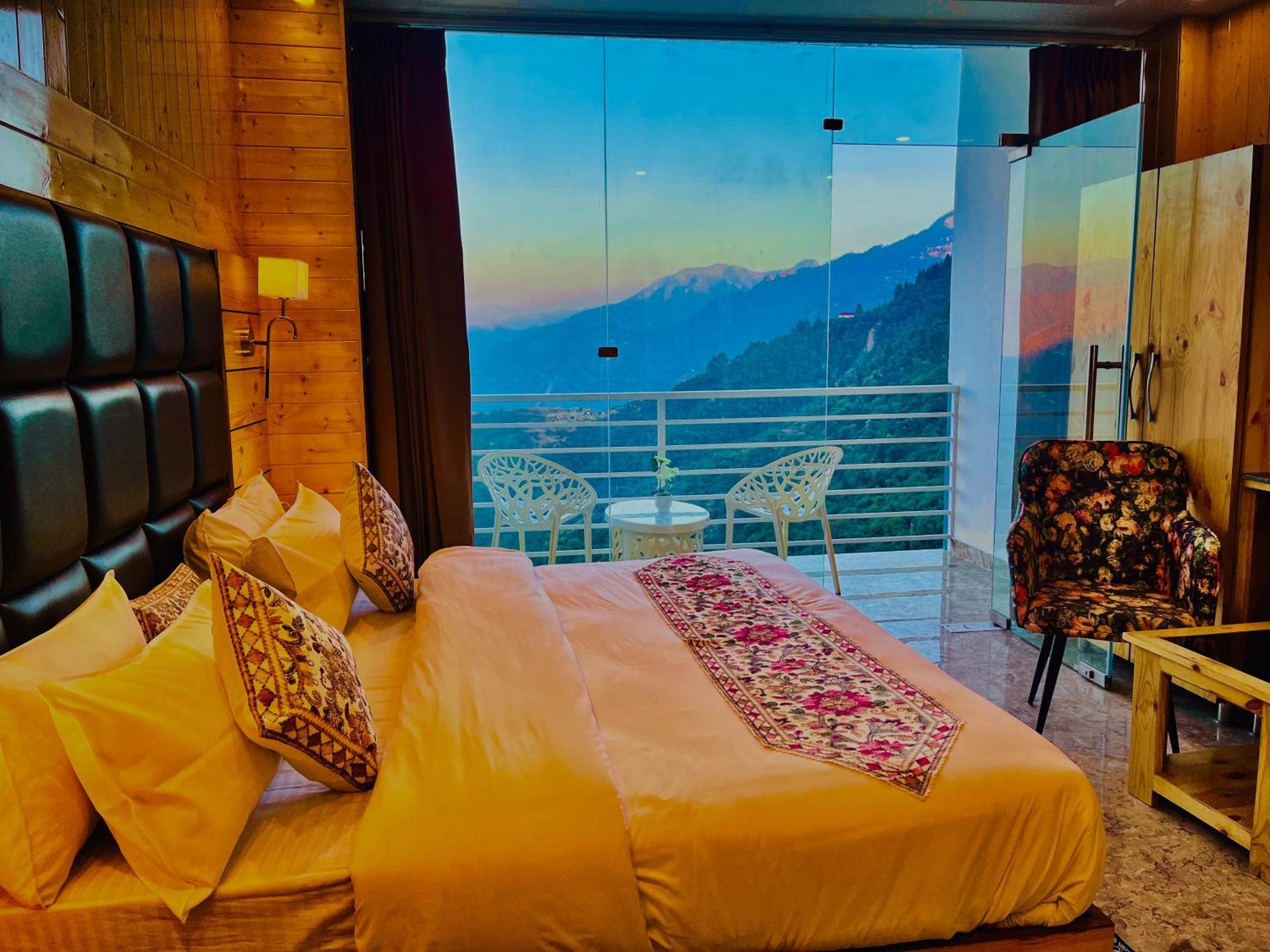 Hotel Classic Crown - #Scenic Mountain View #Open Terrace #Parking #Premium Rooms With Balcony #Guest Preferred #Best Selling Hotel In Mussoorie Ngoại thất bức ảnh