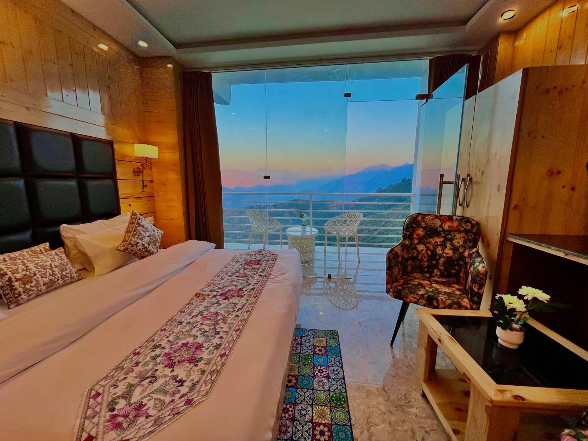 Hotel Classic Crown - #Scenic Mountain View #Open Terrace #Parking #Premium Rooms With Balcony #Guest Preferred #Best Selling Hotel In Mussoorie Ngoại thất bức ảnh