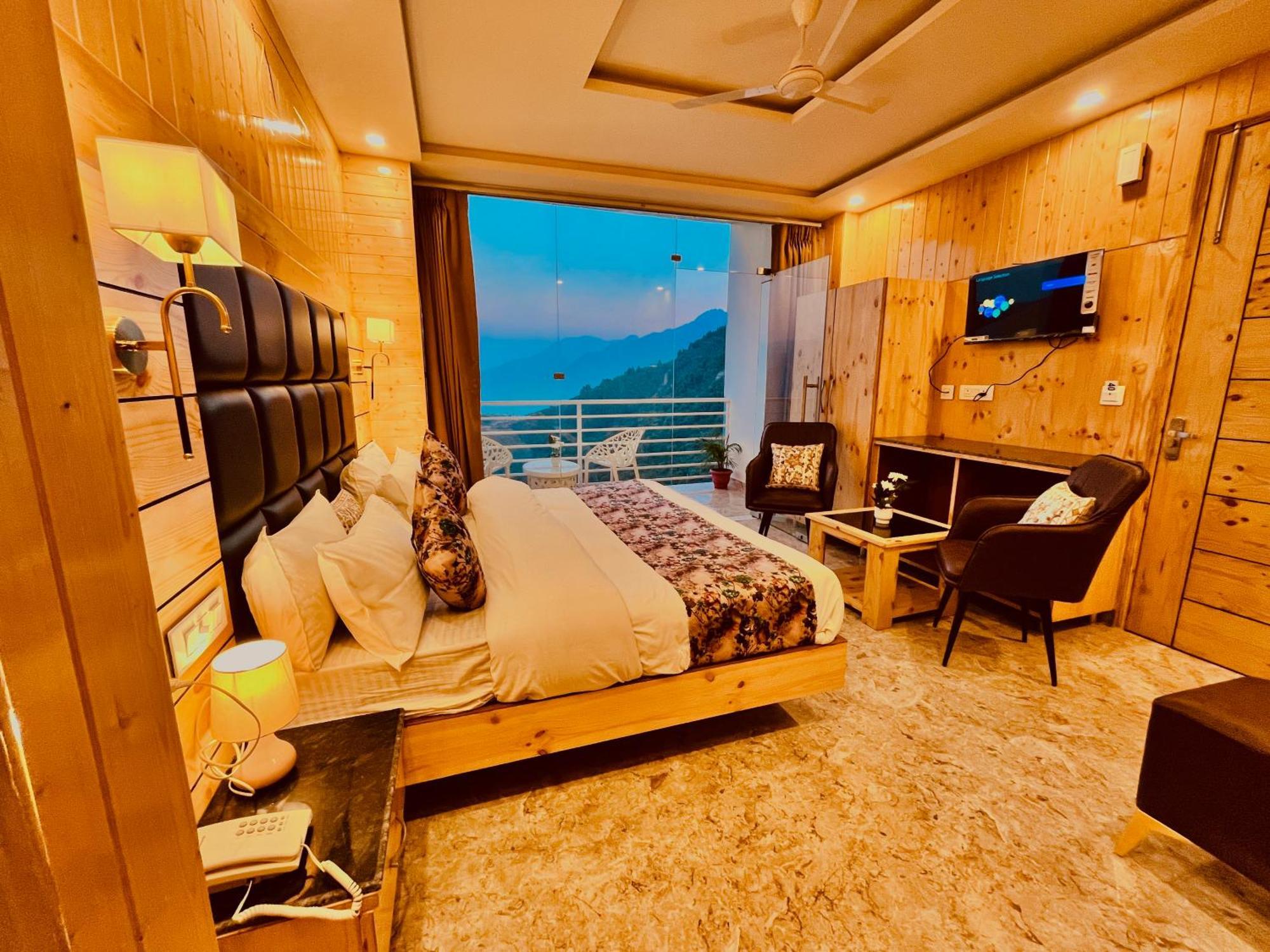 Hotel Classic Crown - #Scenic Mountain View #Open Terrace #Parking #Premium Rooms With Balcony #Guest Preferred #Best Selling Hotel In Mussoorie Ngoại thất bức ảnh
