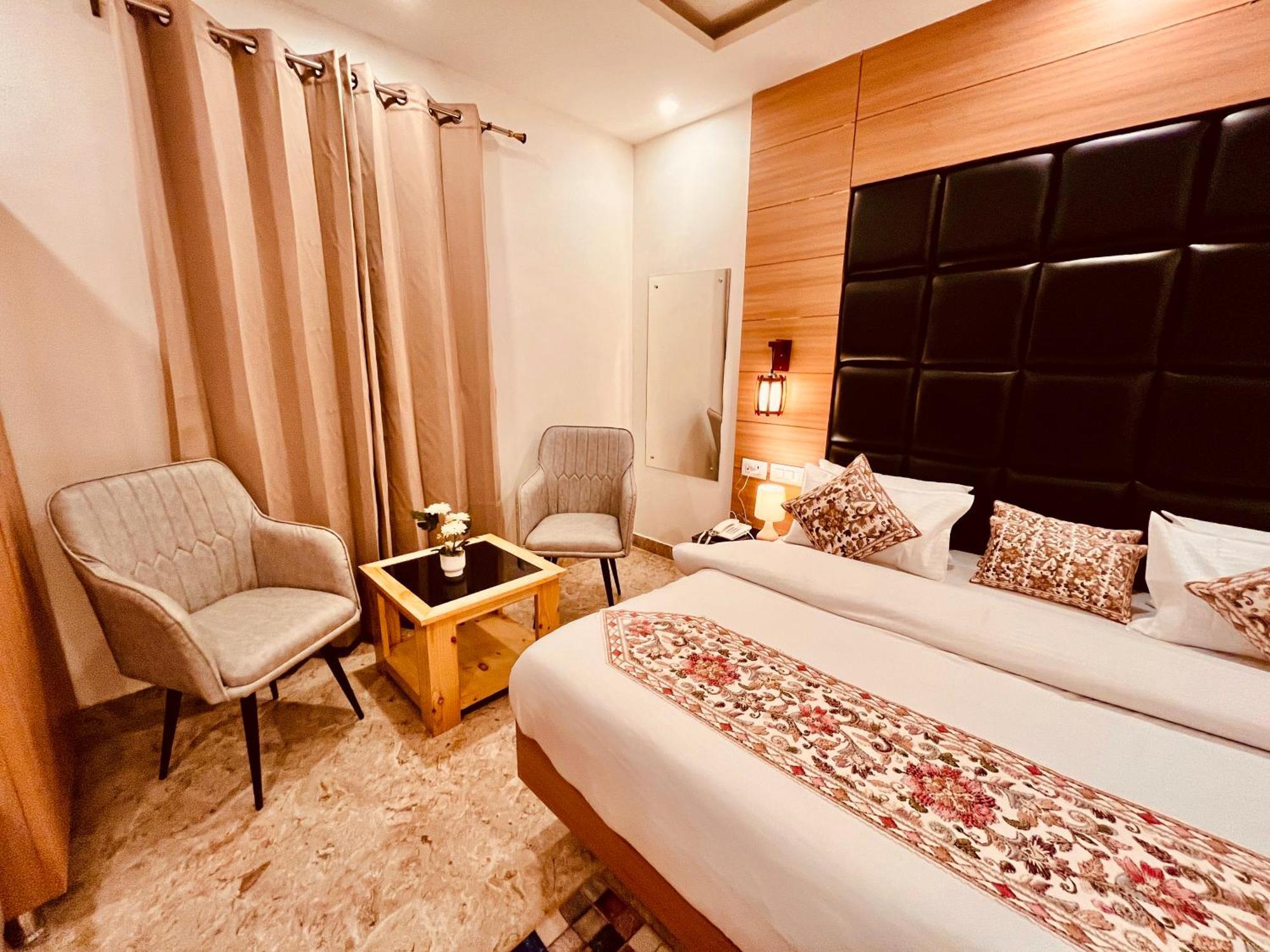 Hotel Classic Crown - #Scenic Mountain View #Open Terrace #Parking #Premium Rooms With Balcony #Guest Preferred #Best Selling Hotel In Mussoorie Ngoại thất bức ảnh