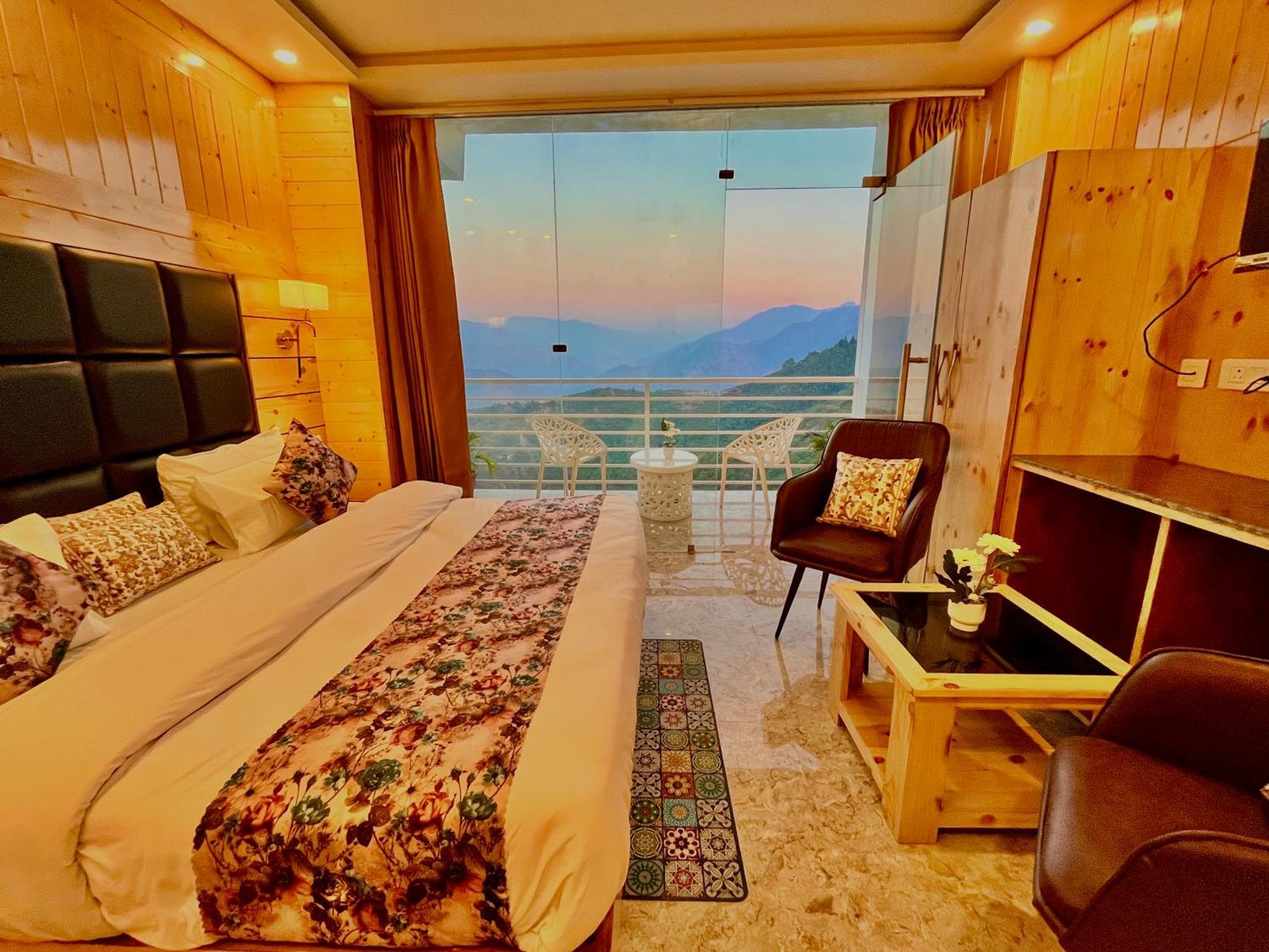 Hotel Classic Crown - #Scenic Mountain View #Open Terrace #Parking #Premium Rooms With Balcony #Guest Preferred #Best Selling Hotel In Mussoorie Ngoại thất bức ảnh