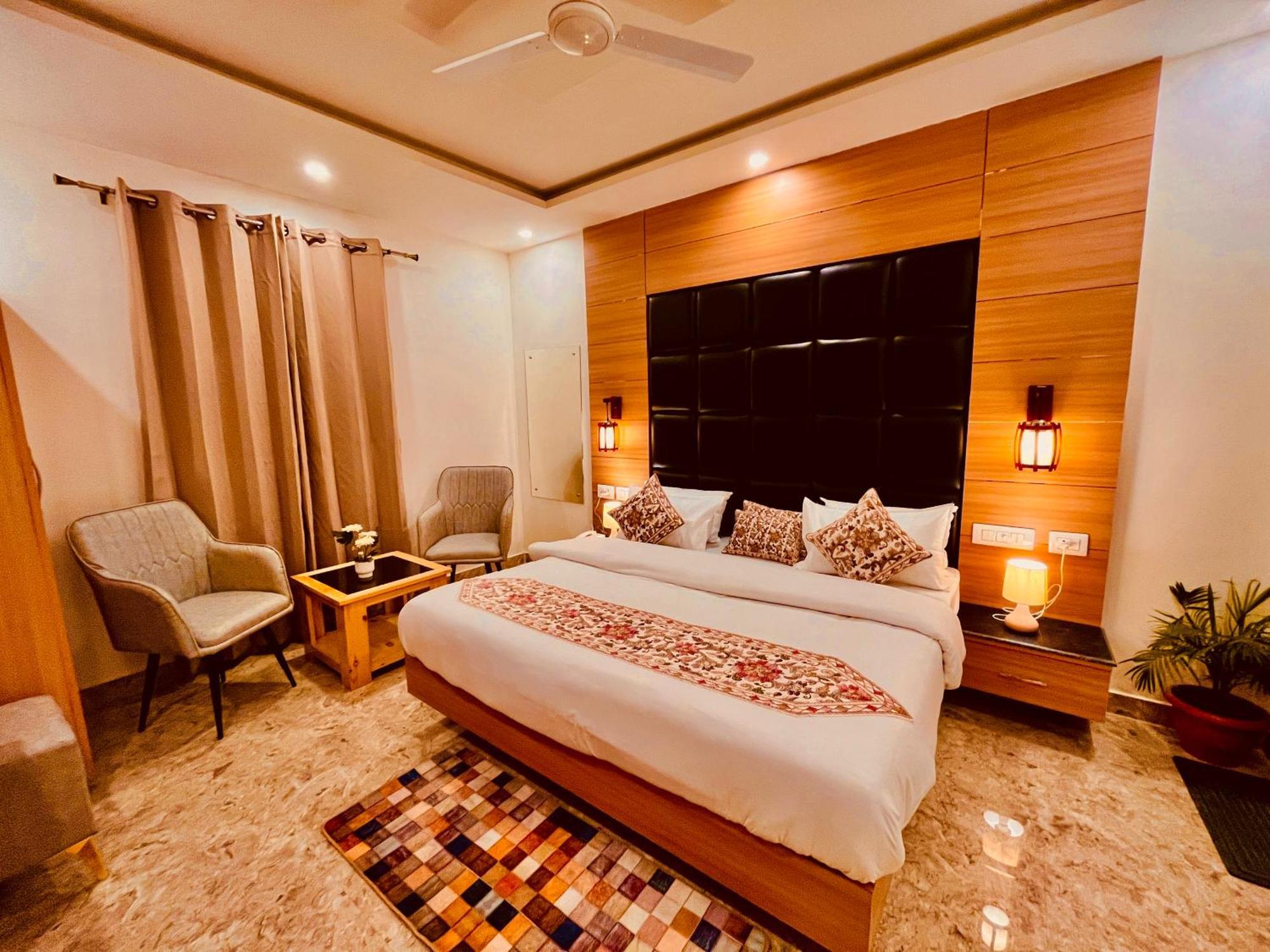 Hotel Classic Crown - #Scenic Mountain View #Open Terrace #Parking #Premium Rooms With Balcony #Guest Preferred #Best Selling Hotel In Mussoorie Ngoại thất bức ảnh