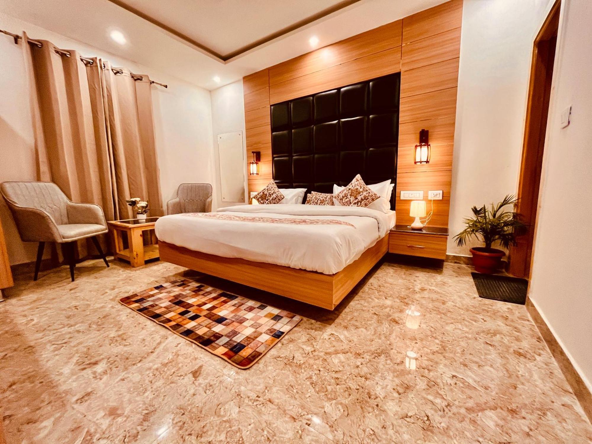 Hotel Classic Crown - #Scenic Mountain View #Open Terrace #Parking #Premium Rooms With Balcony #Guest Preferred #Best Selling Hotel In Mussoorie Ngoại thất bức ảnh