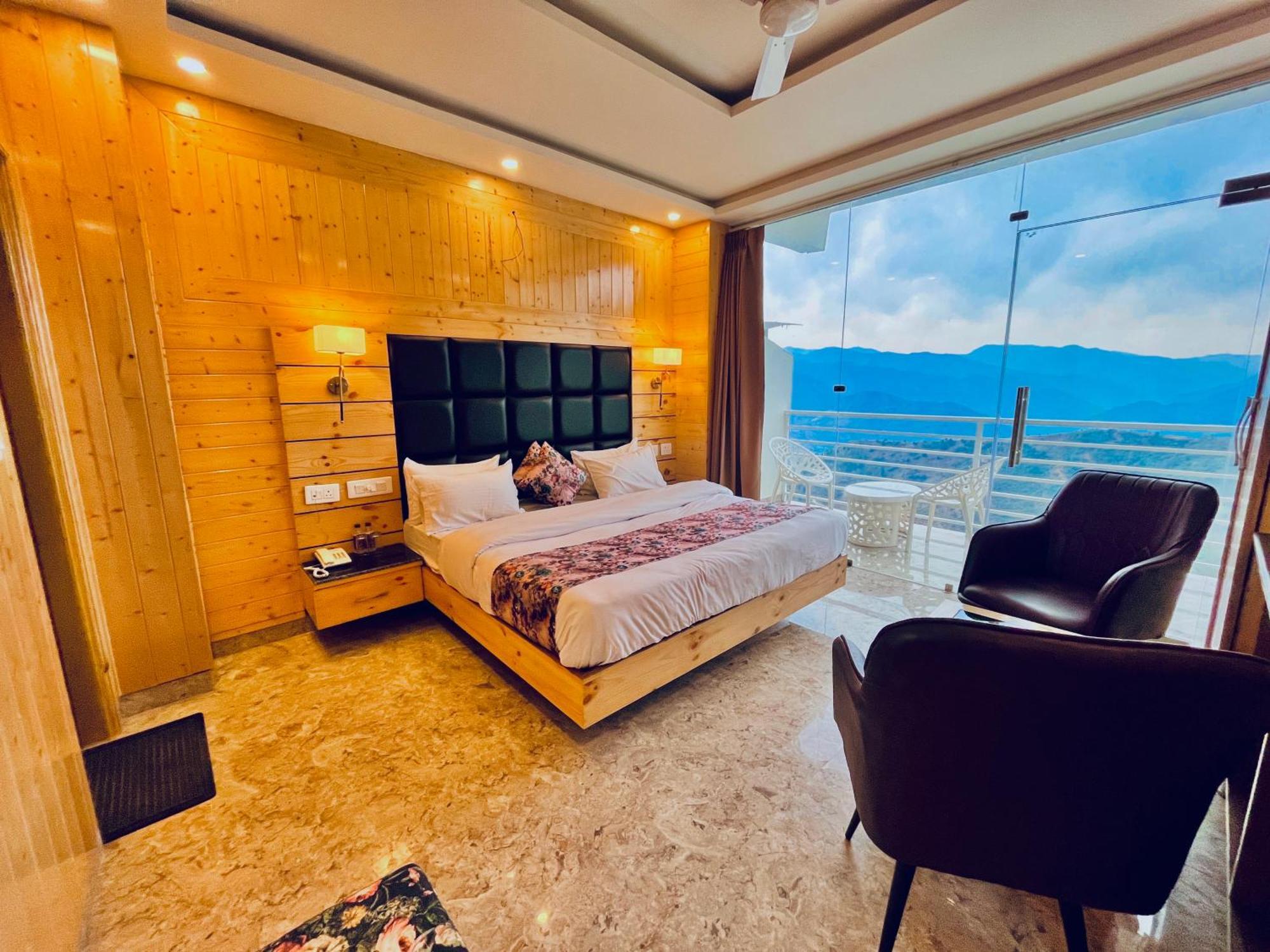 Hotel Classic Crown - #Scenic Mountain View #Open Terrace #Parking #Premium Rooms With Balcony #Guest Preferred #Best Selling Hotel In Mussoorie Ngoại thất bức ảnh