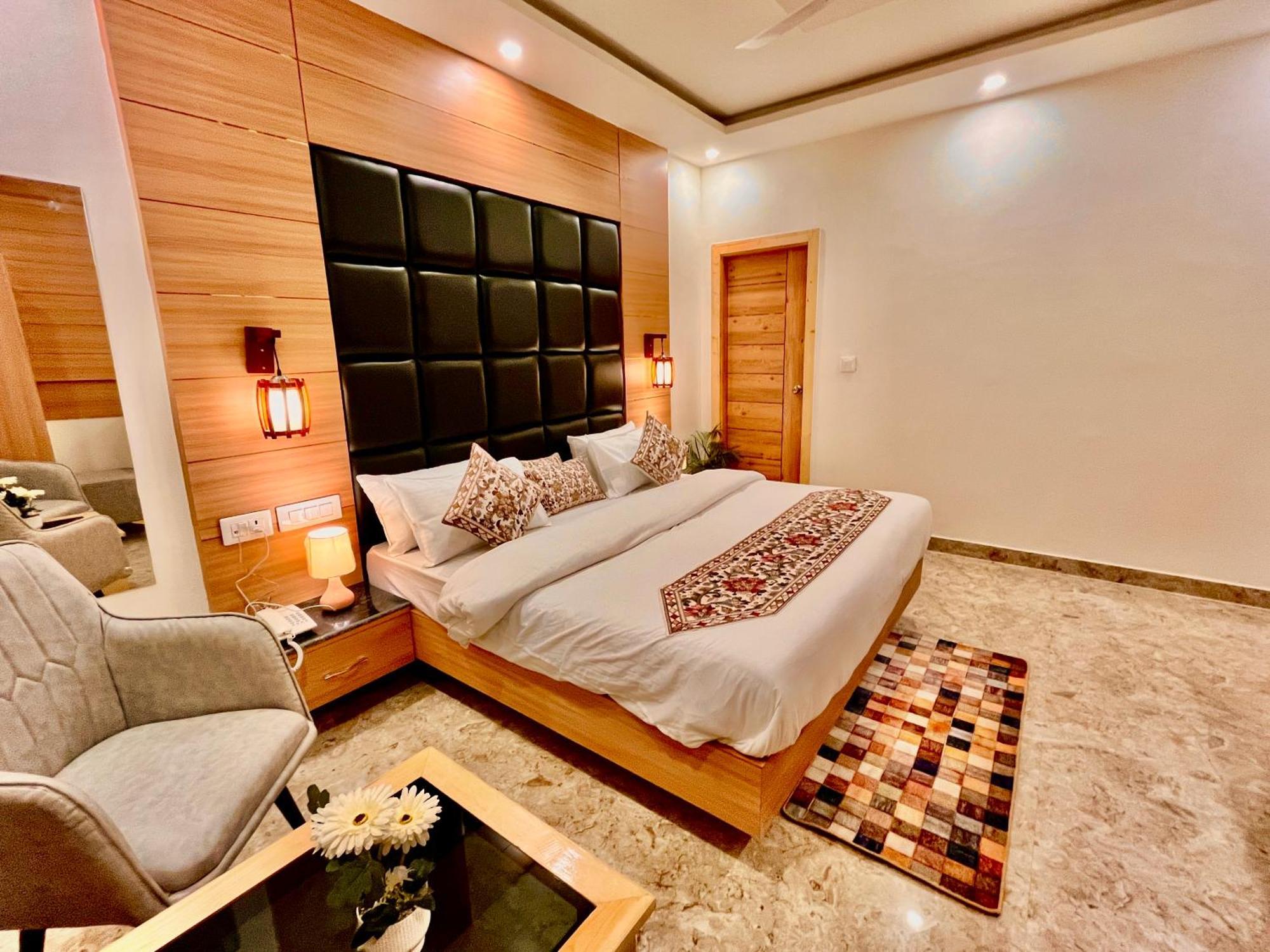 Hotel Classic Crown - #Scenic Mountain View #Open Terrace #Parking #Premium Rooms With Balcony #Guest Preferred #Best Selling Hotel In Mussoorie Ngoại thất bức ảnh