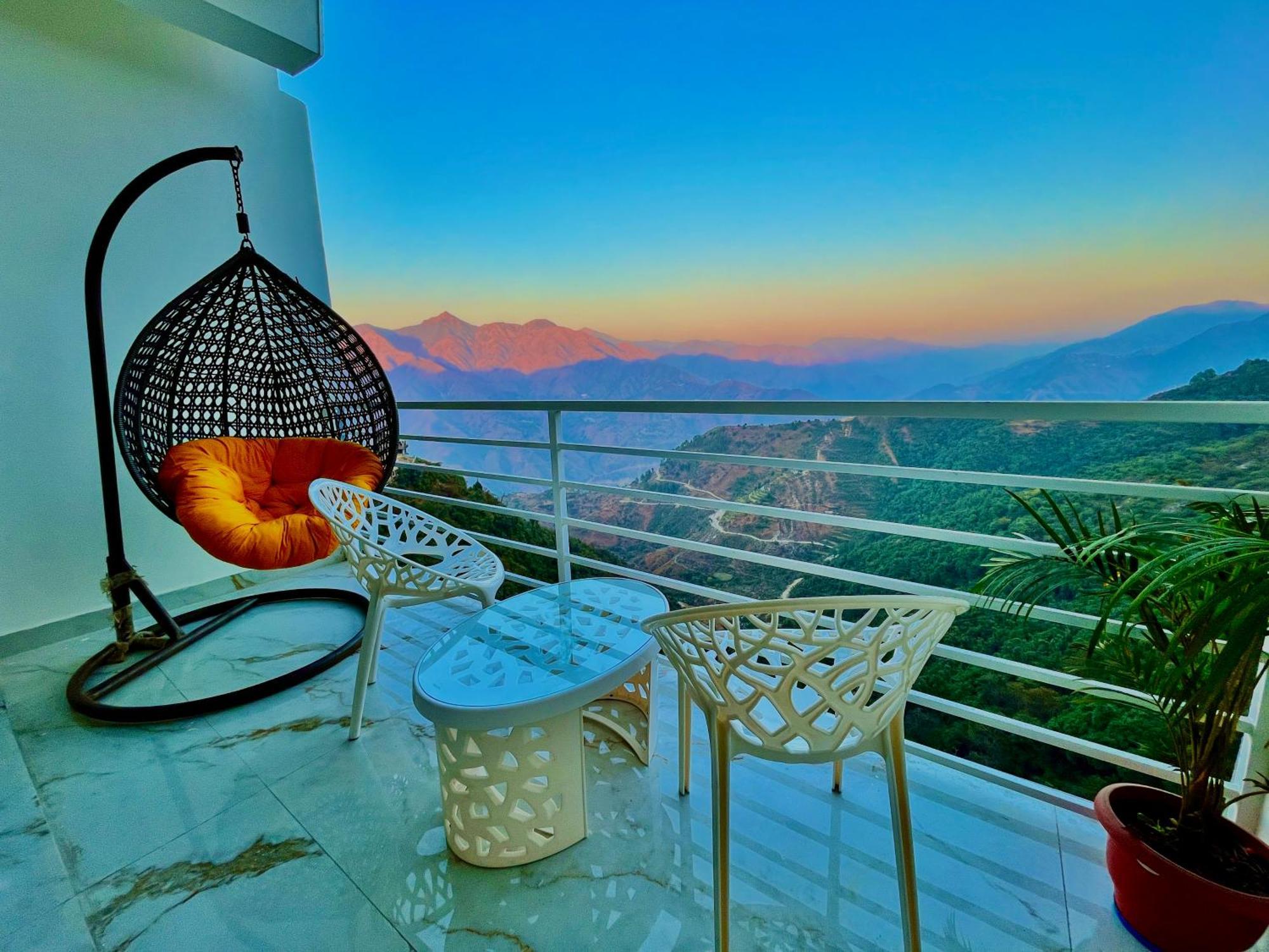 Hotel Classic Crown - #Scenic Mountain View #Open Terrace #Parking #Premium Rooms With Balcony #Guest Preferred #Best Selling Hotel In Mussoorie Ngoại thất bức ảnh