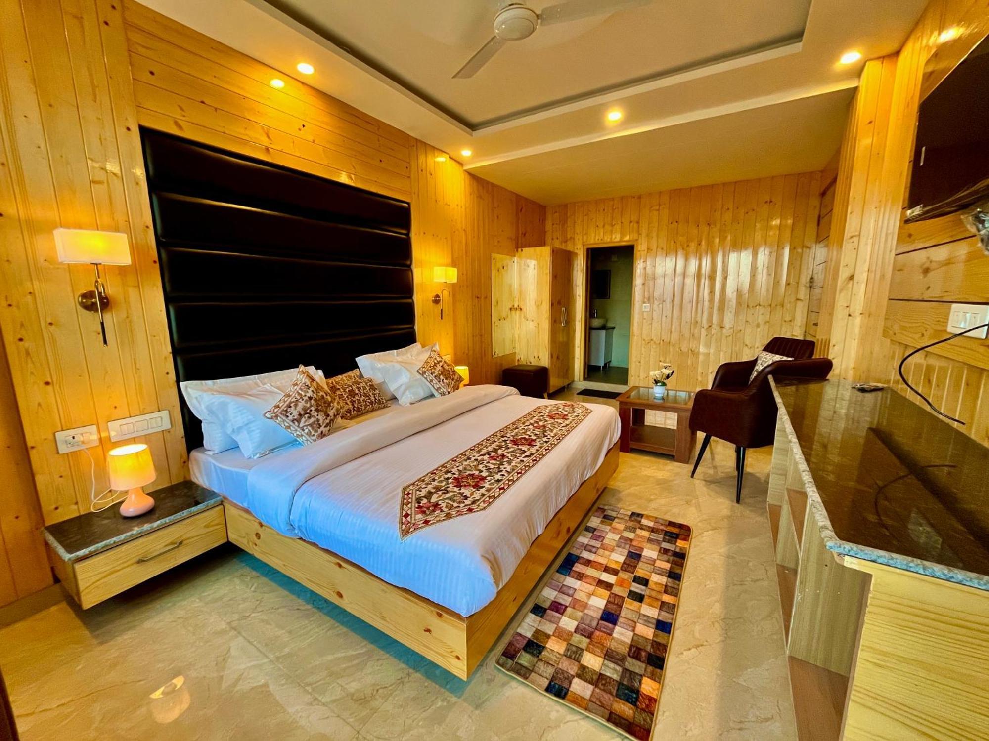 Hotel Classic Crown - #Scenic Mountain View #Open Terrace #Parking #Premium Rooms With Balcony #Guest Preferred #Best Selling Hotel In Mussoorie Ngoại thất bức ảnh