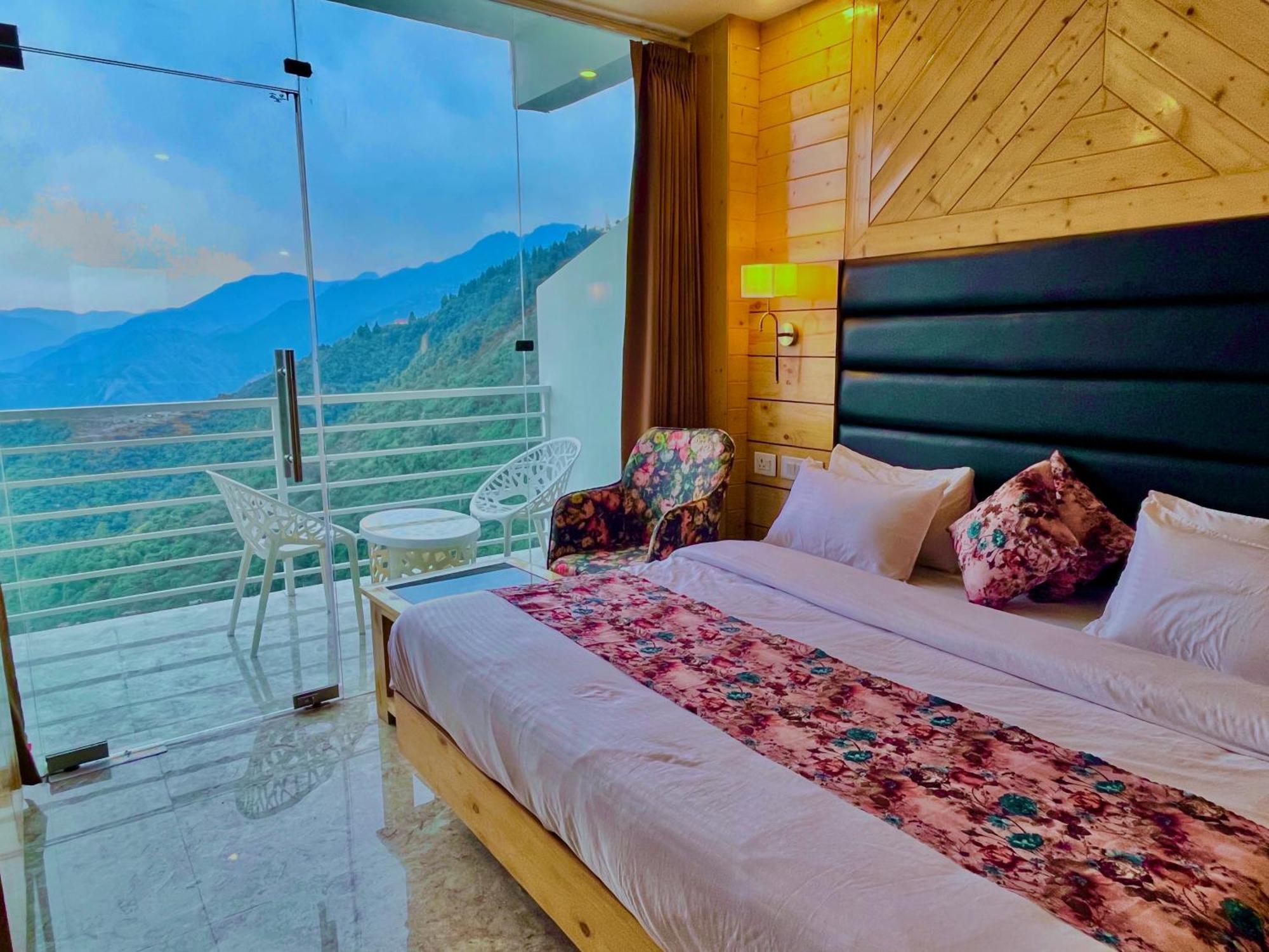 Hotel Classic Crown - #Scenic Mountain View #Open Terrace #Parking #Premium Rooms With Balcony #Guest Preferred #Best Selling Hotel In Mussoorie Ngoại thất bức ảnh